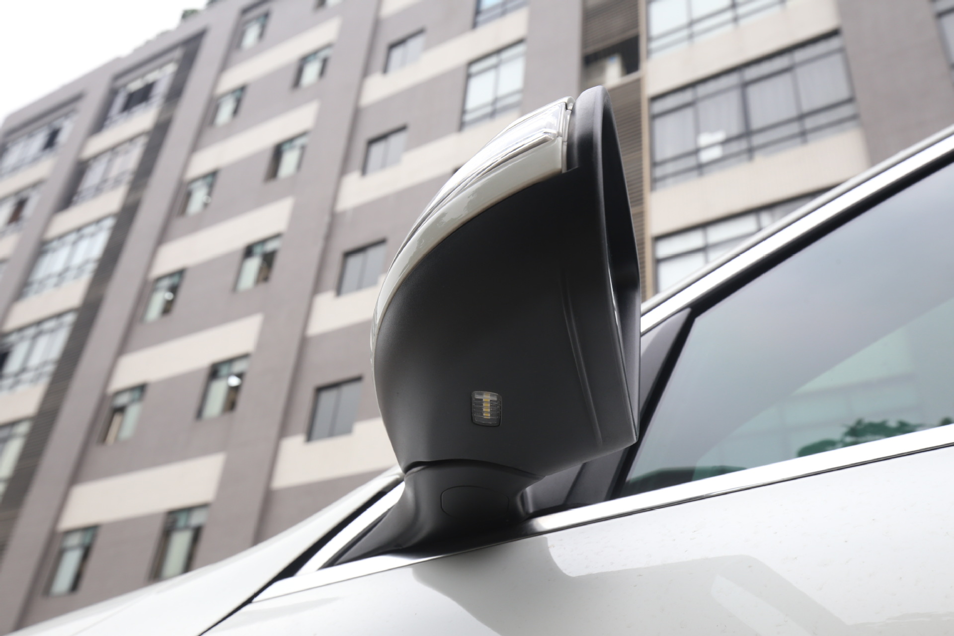 奔驰新c级改装电动折叠后视镜c180l c200lw205高配电耳倒车镜