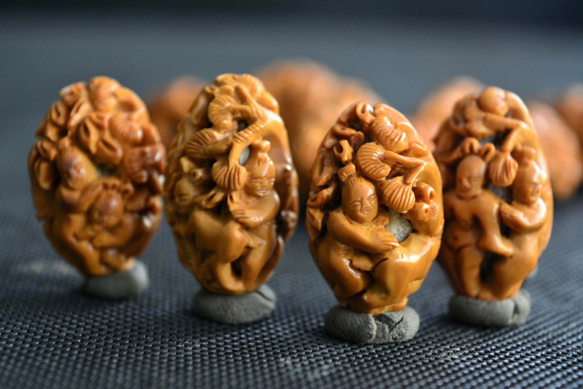 承宣核雕纯手工橄榄核手工十二春宫图橄榄胡工艺品文玩批发