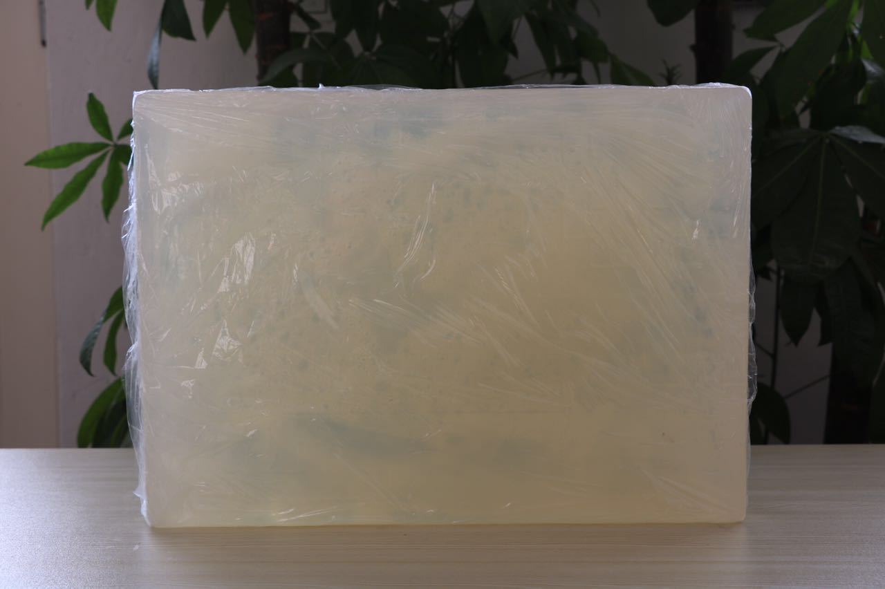 厂家直销20公斤一箱 精油皂基白色皂基透明皂基 ***皂.