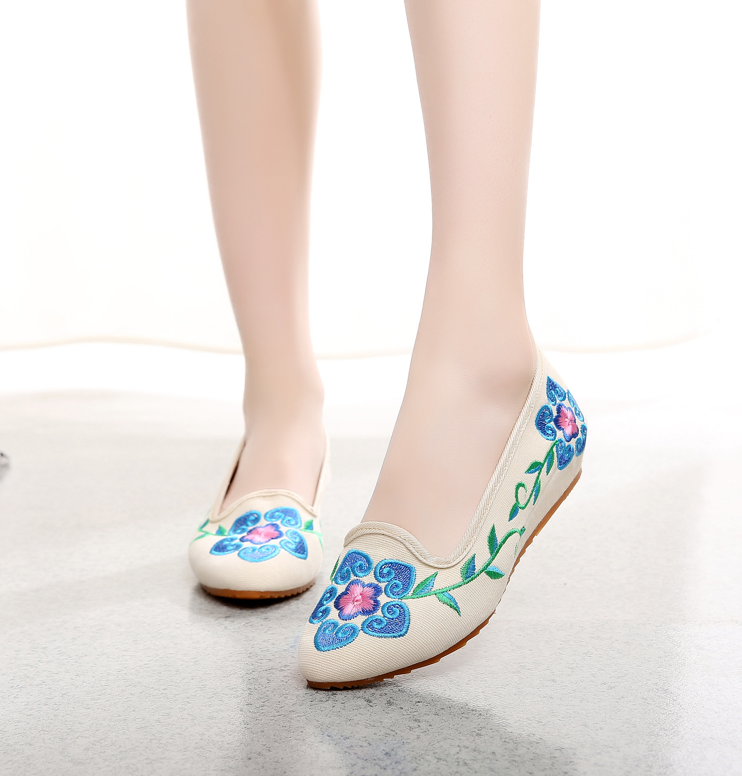 五花瓣 老北京尖头牛筋底内增高坡跟 绣花