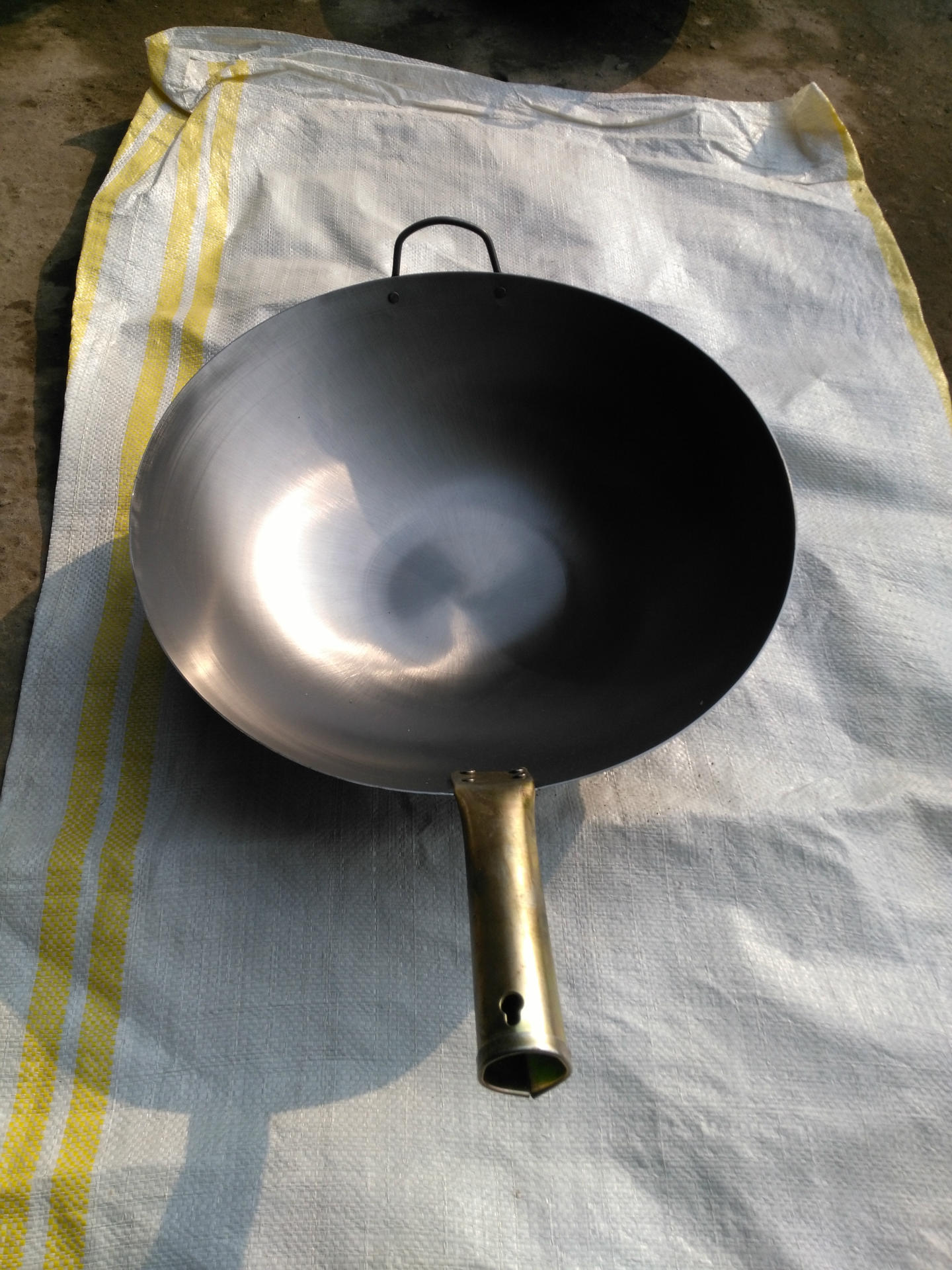 厂家直销炒菜锅 中式铁锅炒锅 蒸锅 不粘锅 大铁锅 土锅家用厨具