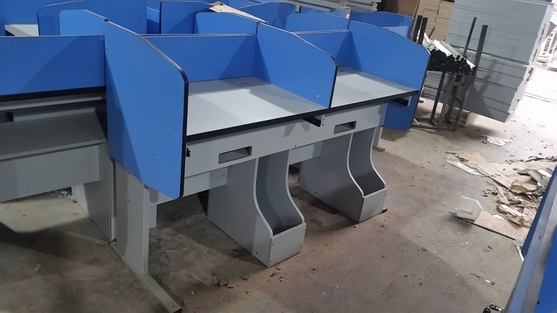 厂家供应学校云机房电脑桌多功能学校组合电脑桌语音桌培训桌