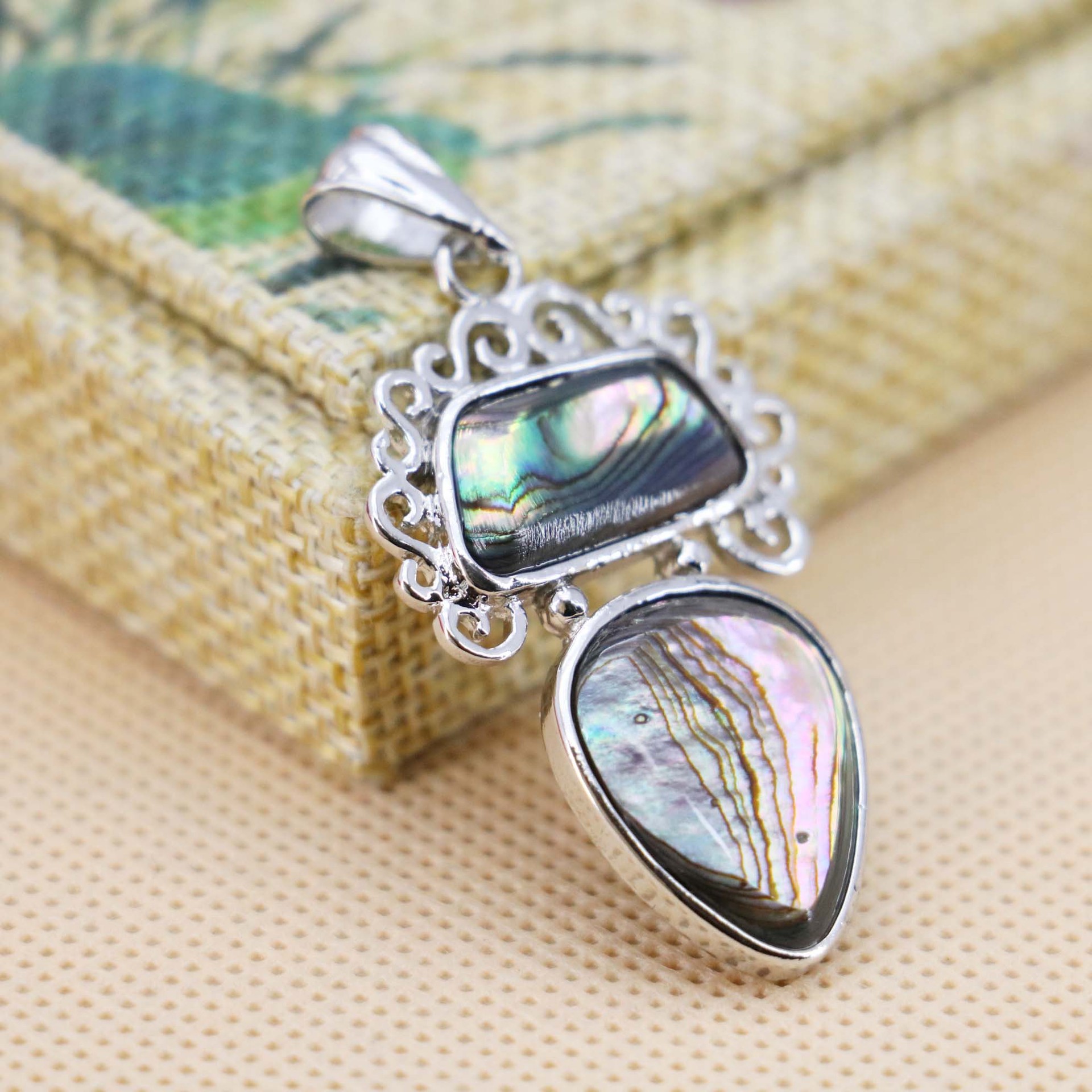 24x37mm天然彩贝吊坠女挂饰几何双层吊坠彩贝流行饰品礼.