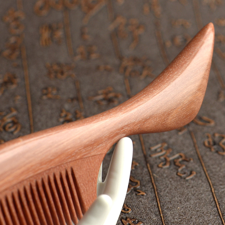 和美厂家批发檀木梳子礼品红檀木尖尾梳按摩头梳加厚手柄红檀木梳