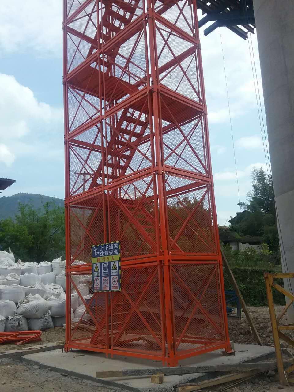 【安全】河南安全梯笼 安全爬梯 全国批发 聚安全厂家