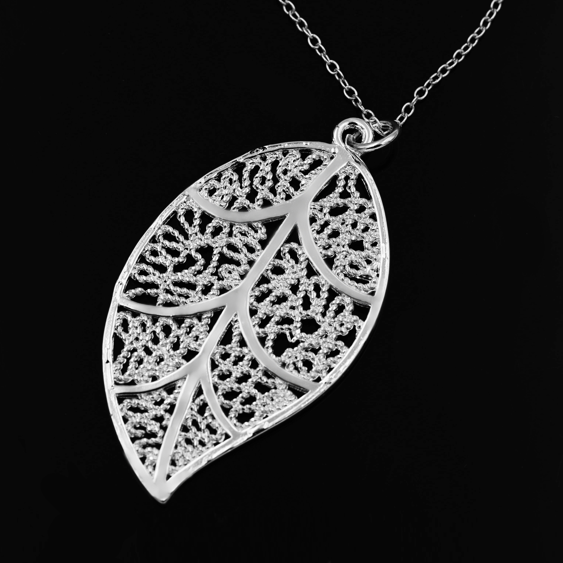 ebay热销外贸爆款 欧美饰品 镂空叶子吊坠 创意树叶镂空吊坠项饰