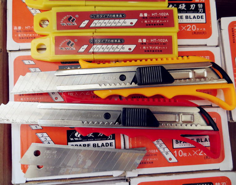 正宗禾田硬刃美工刀刀片,加厚刀片,锋利耐用美工刀 .一盒十片