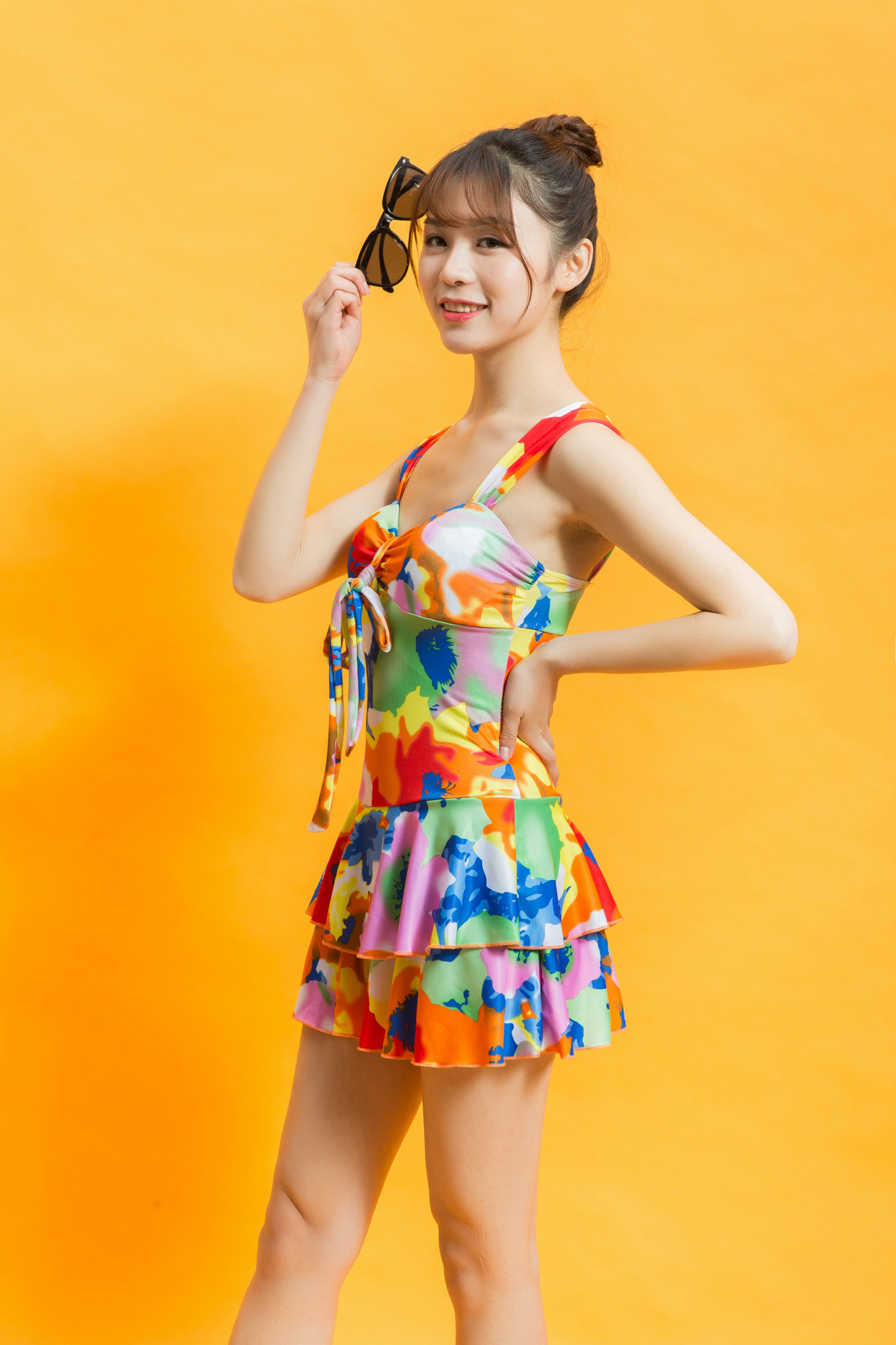 裙式保守泳装 新款碎花高腰连体泳衣 海边