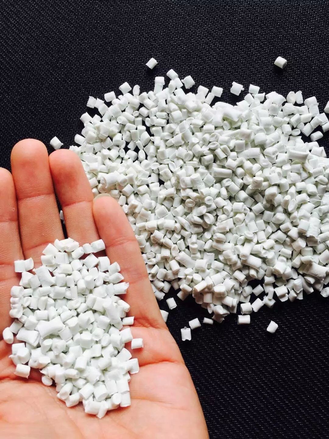 厂家现货供应大量批发白色pppe卫生巾颗粒塑料粒子