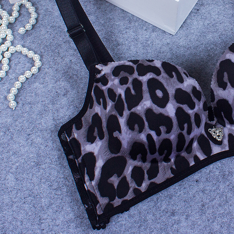 性感豹纹一片式文胸无痕无钢圈深v聚拢调整型舒适蕾丝美背女内衣