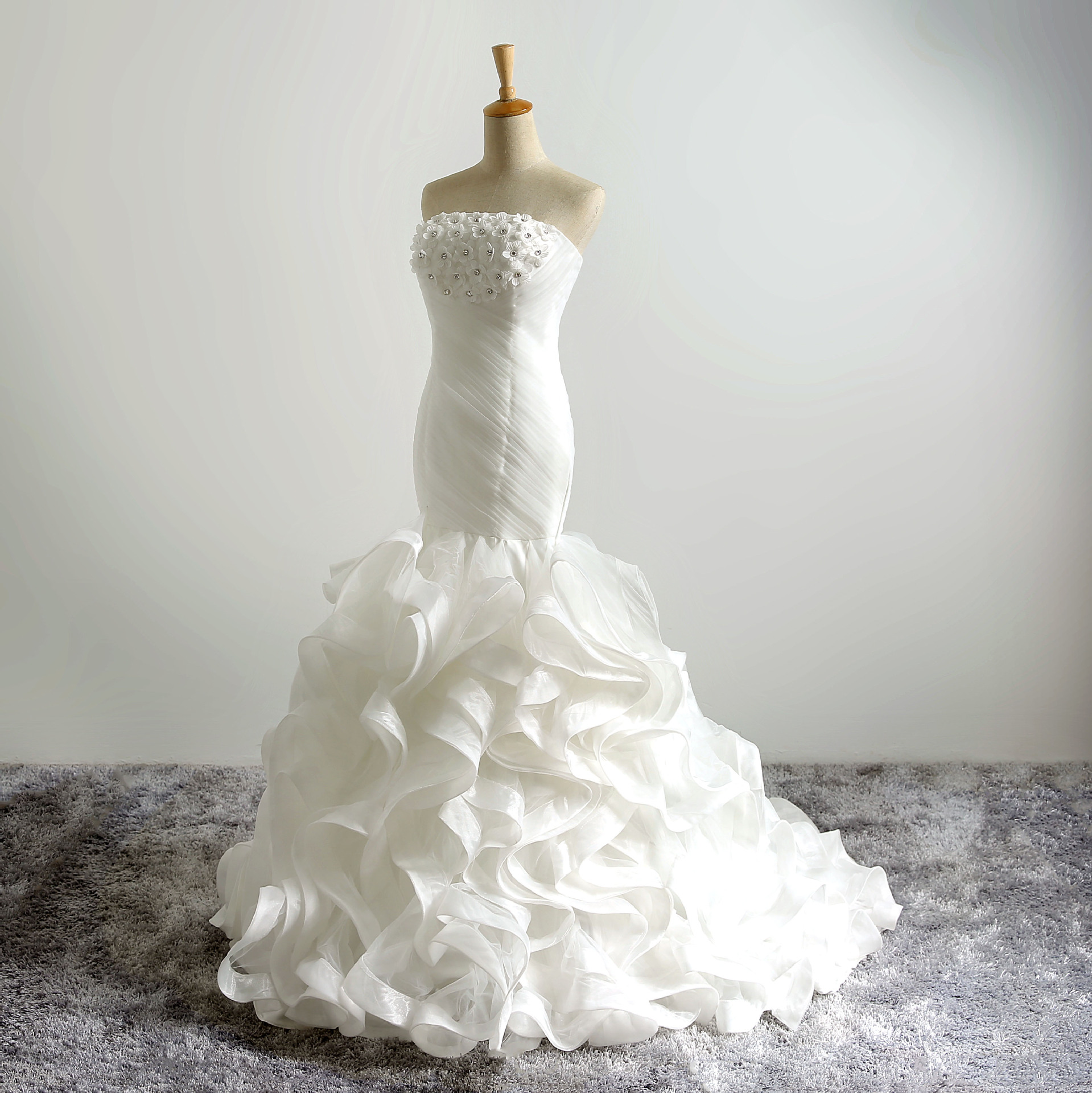 2016新款特价实拍包臀蕾丝经典白色抹胸露肩泡泡裙婚纱礼服