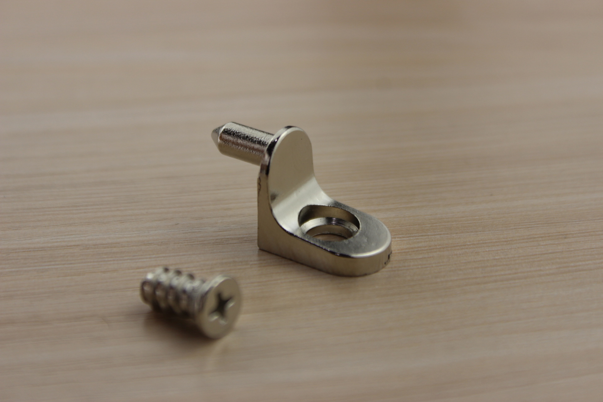 高品质保障 衣柜金属层板托 中轴层板托 表面光滑无毛刺