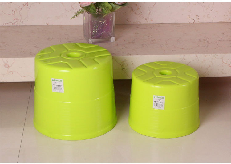 防摔不碎可爱浴室小圆凳子塑料凳子加厚承重款儿童宝宝塑料圆凳