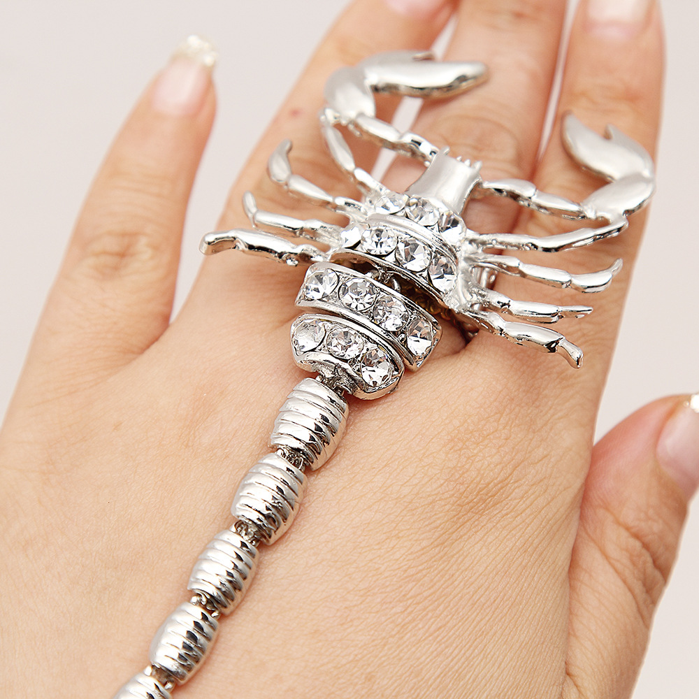 欧美外贸饰品 夸张个性合金镶钻蝎子手戒手链戒指一体 批发 女