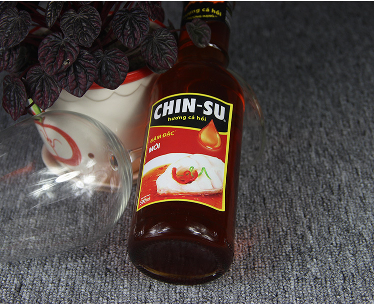 原装越南鱼露 玻璃瓶装鲜美纯正批发餐饮调味品供应金苏鱼露