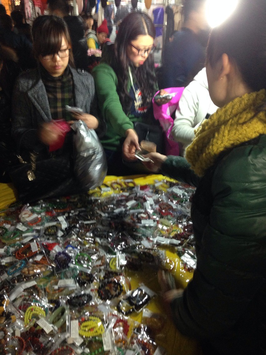 地摊货 新跑江湖地摊货源10十元模式佛珠手串链菩提木新产品批