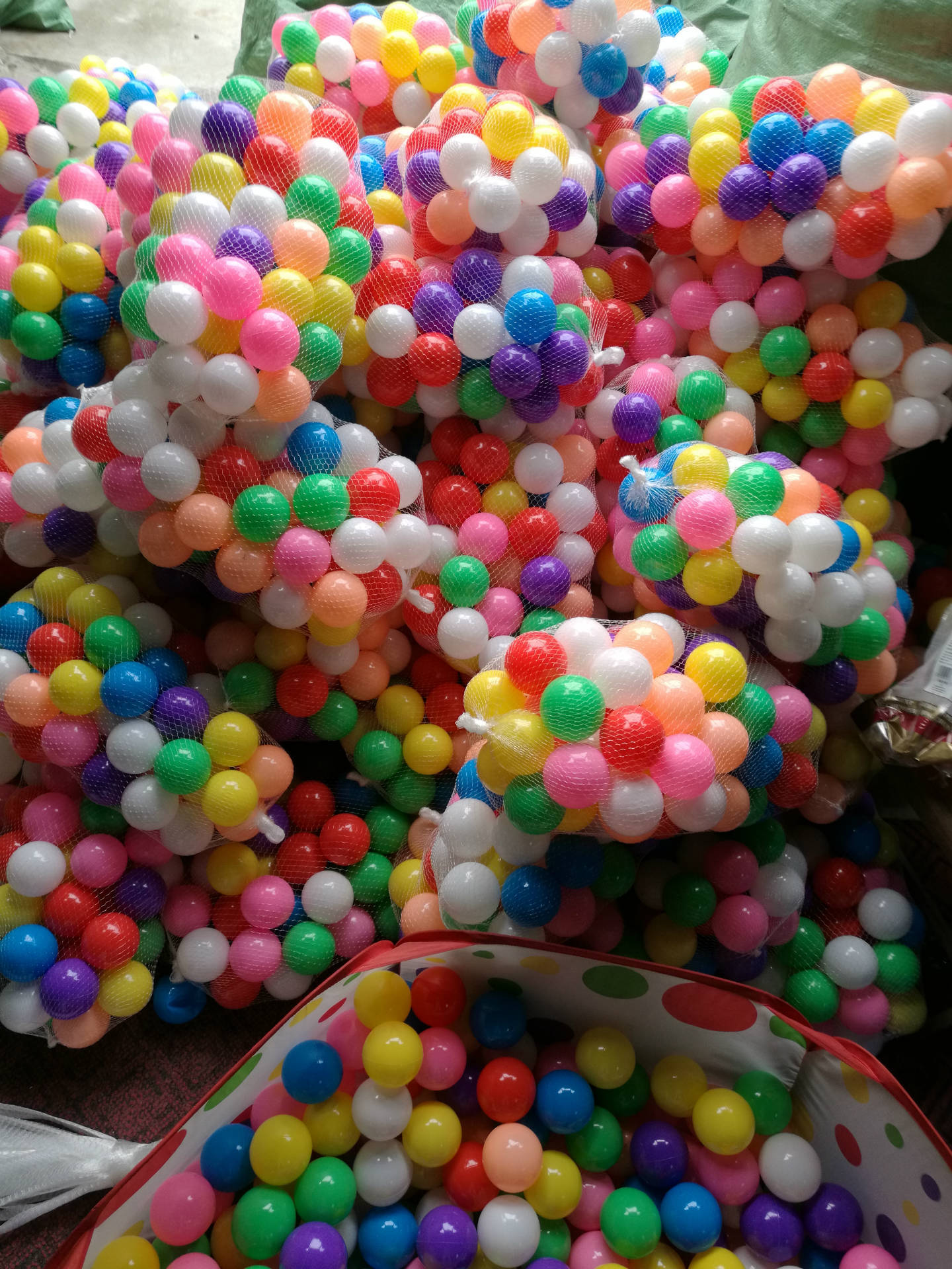 厂家直销加厚海洋球5.5cm 7cm 8cm 网代装波波球儿童彩色球