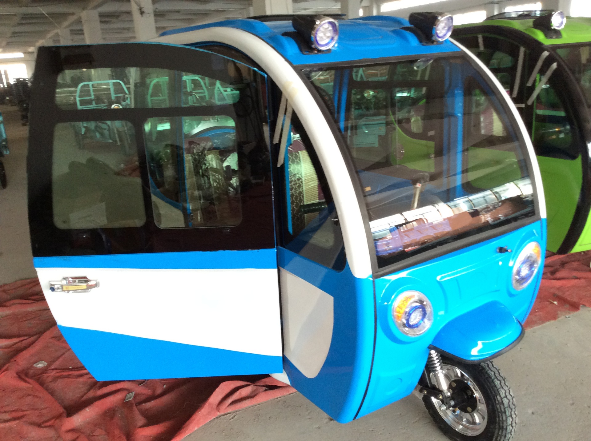 供应金蛙豪华封闭电车全封闭电动三轮车 厂家批发各种电动三轮车