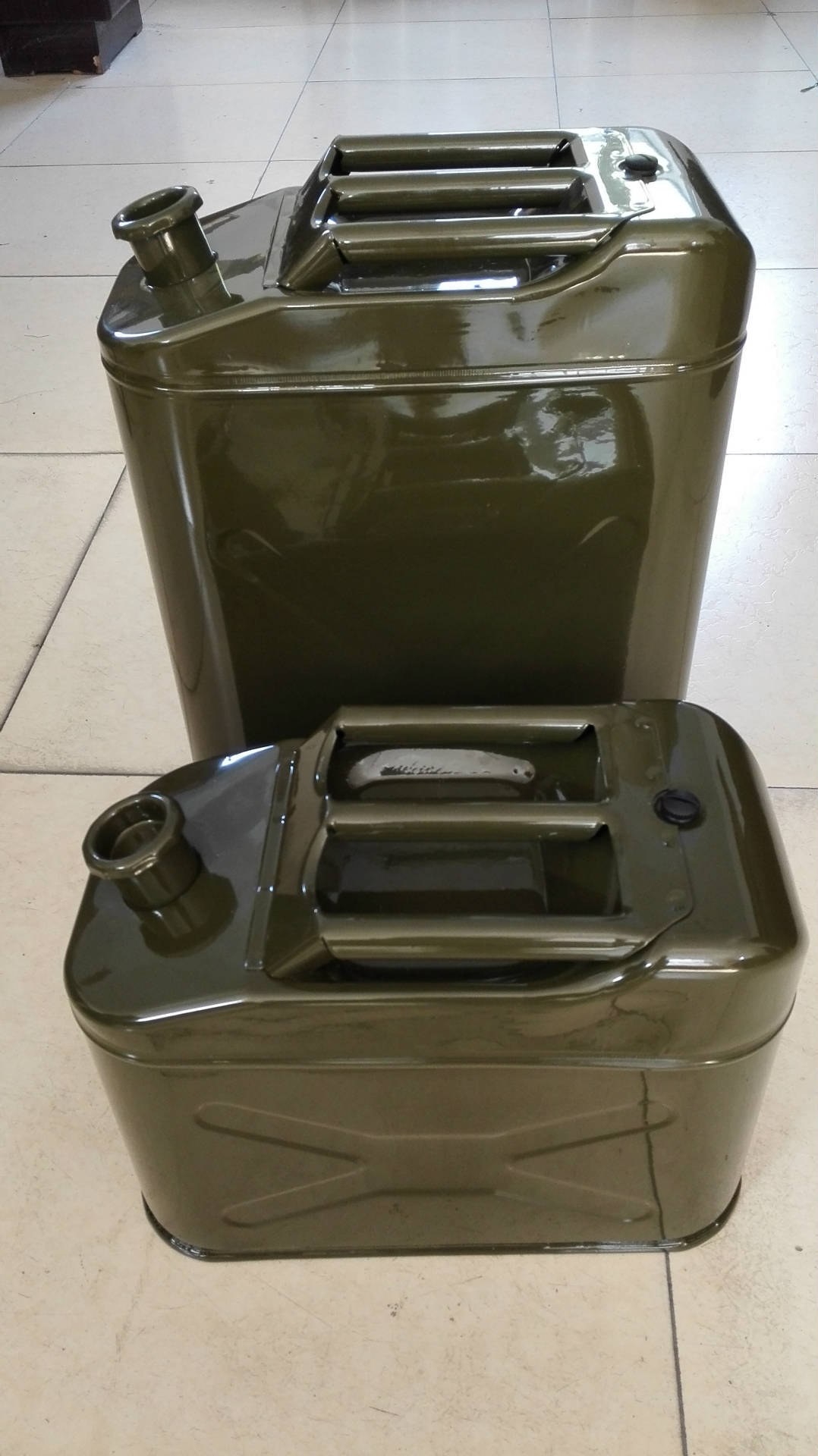 银鑫牌5l10l20升30l汽油桶便携式油箱备用油桶油壶储备燃料汽油桶