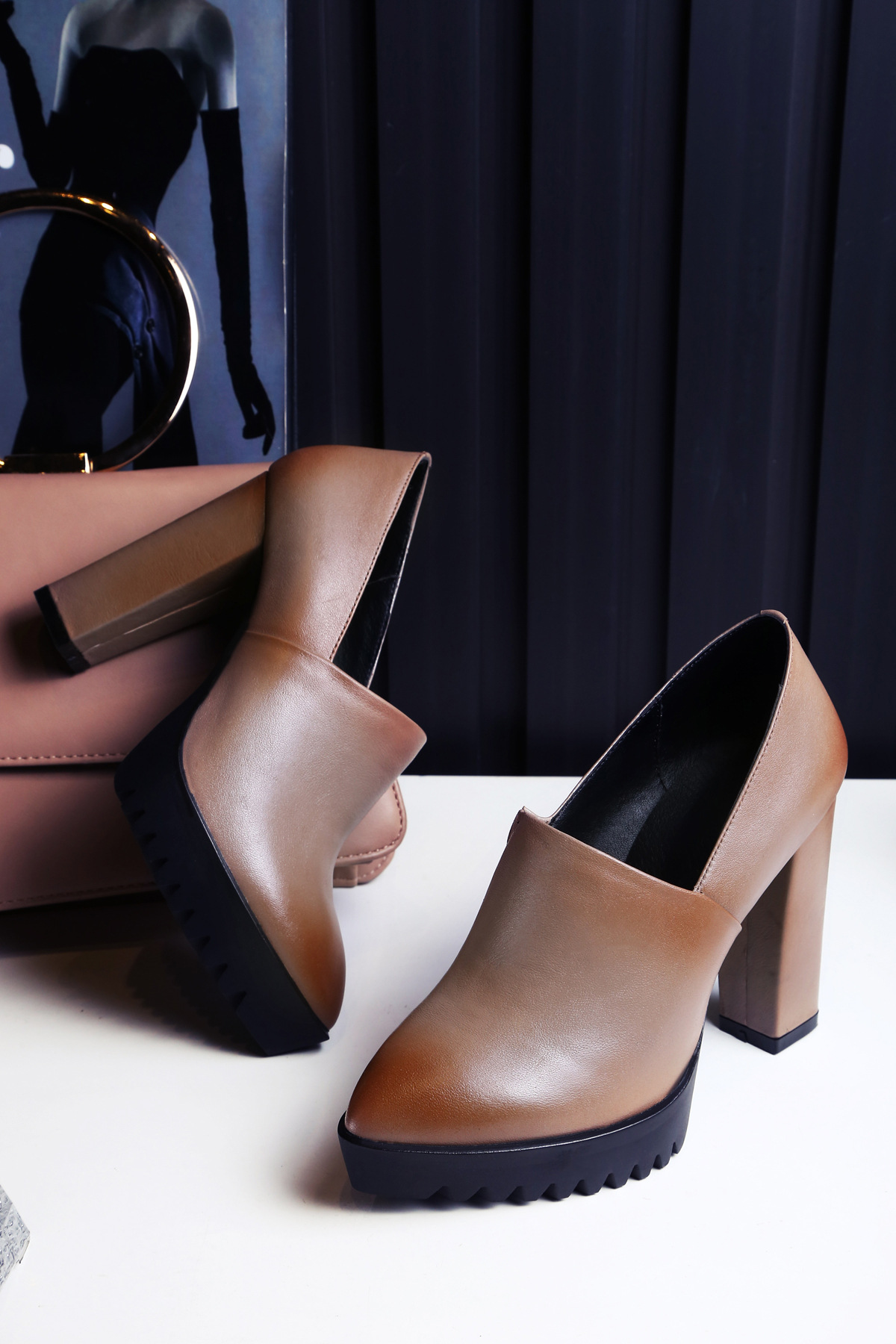 沣桐时尚女式高跟鞋真皮布洛克单鞋女lly水台粗跟深口尖头女鞋子