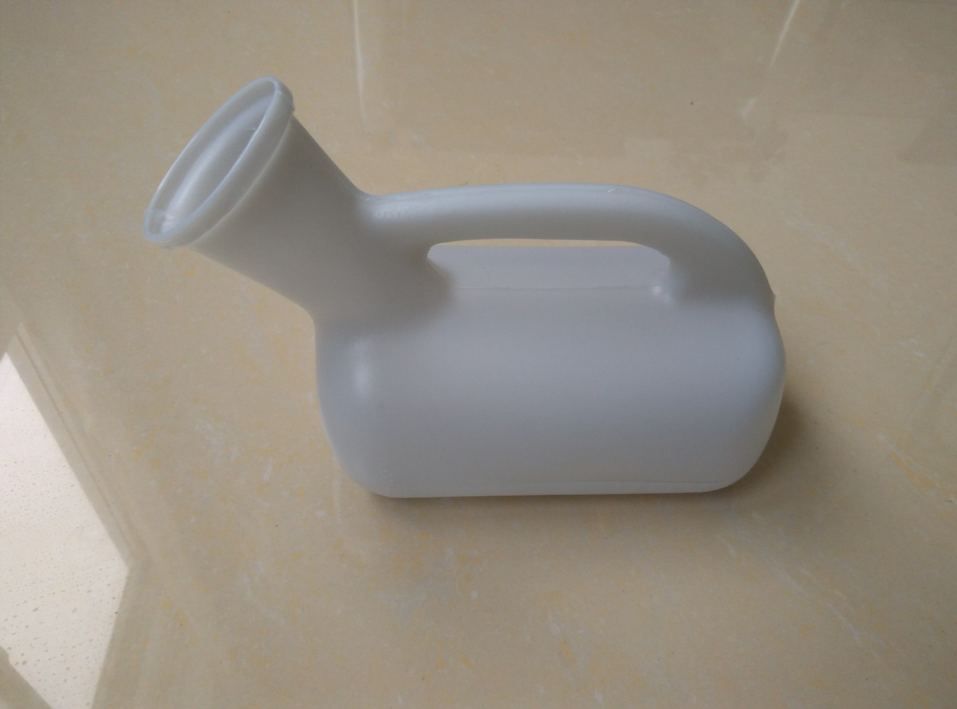 塑料瓶简易小便器图片