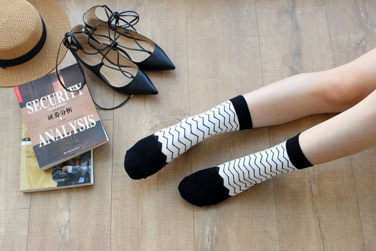 秋冬新款 棉女士袜子 日系原宿黑白潮袜 中筒文艺女袜批发