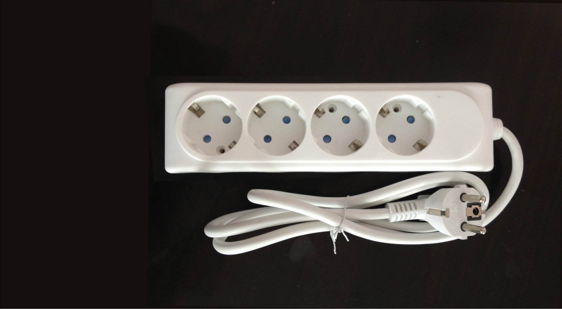 厂家直销峰森和pem04-2多功能插线板欧标家居4位插座批.