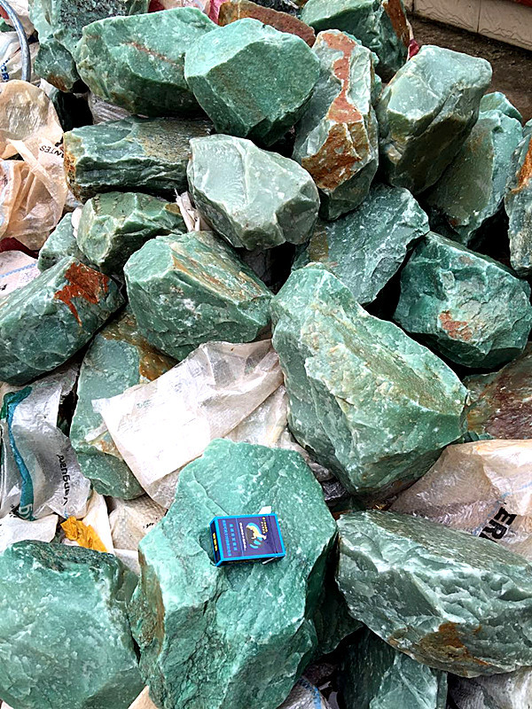 纯天然水晶原石东陵玉原石 大块东陵玉毛料 厂家直销