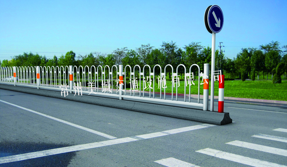 市政道路护栏阻隔栏 马路护栏人行道隔离栏 交通设施防撞护栏定制