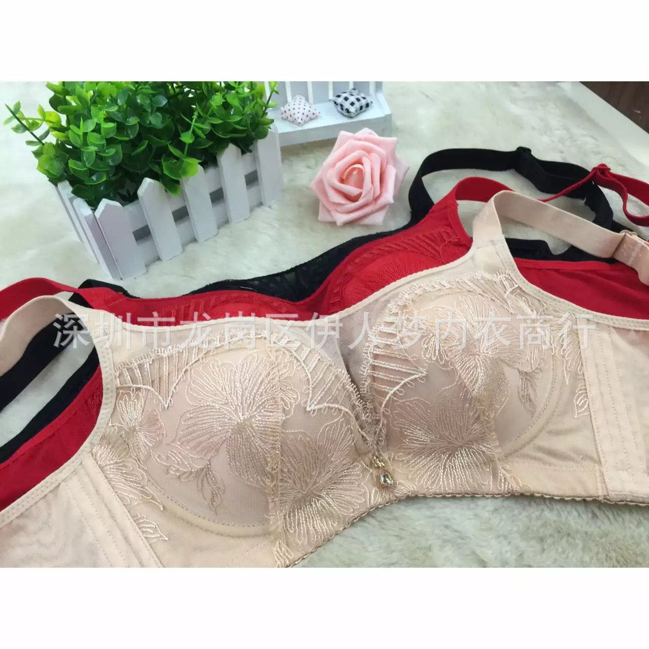 新品实拍刺绣无钢圈抹胸abc可选大小胸可