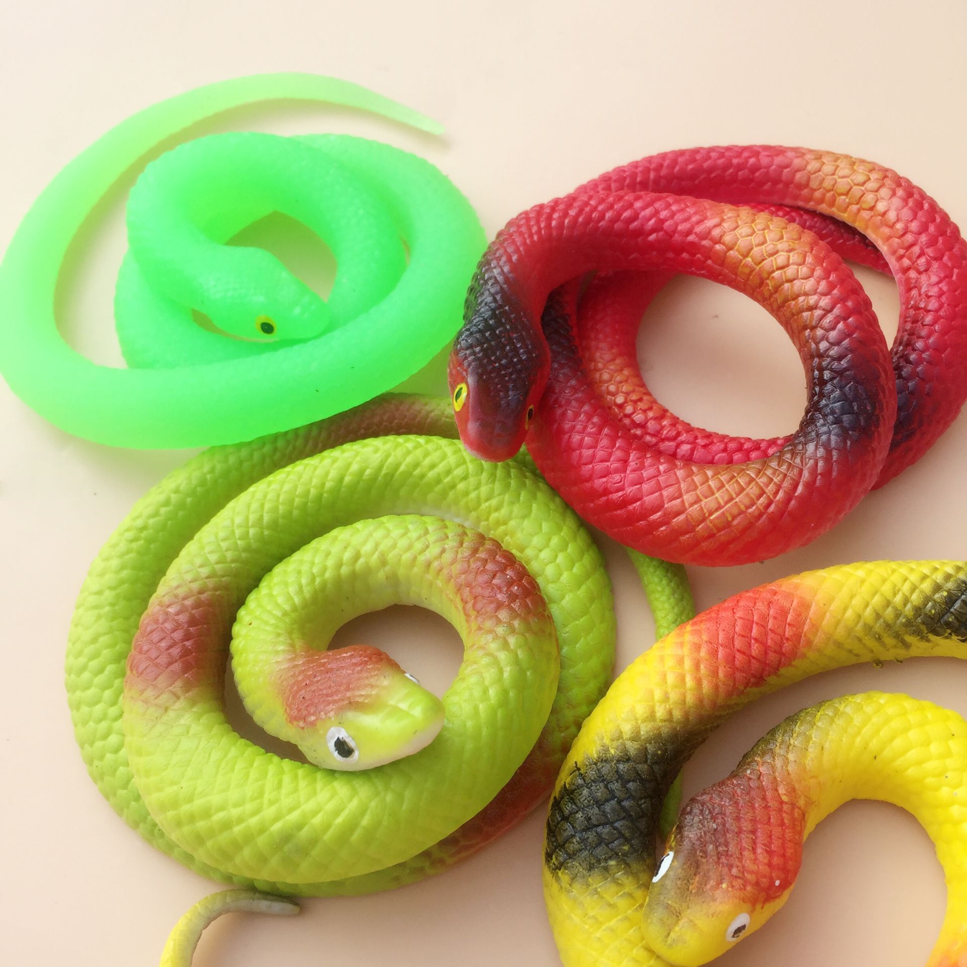 厂家直销整蛊恶搞玩具软胶圆头蛇整蛊玩具蛇65厘米仿真整人橡胶蛇