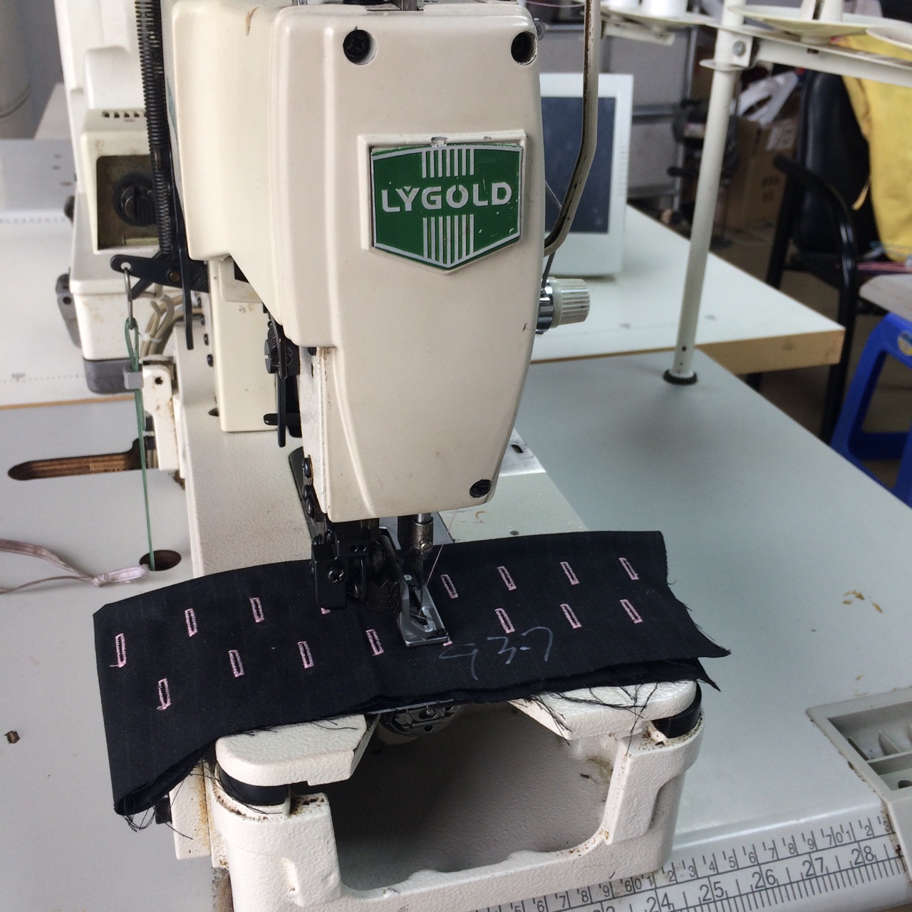 二手缝纫机新款直驱自动抬压脚直眼机钮门车工业缝纫机锁眼机