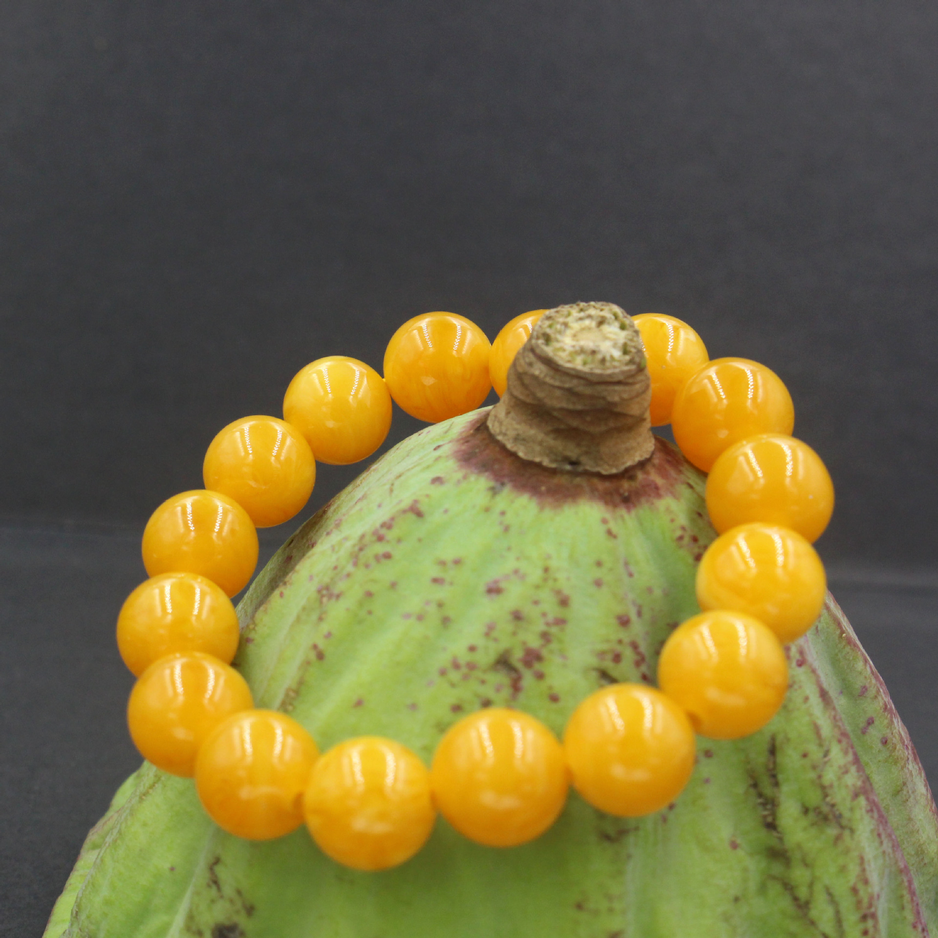 跑江湖人工合成老蜜蜡圆珠 手链鸡油黄蜜蜡琥珀手串厂家义乌批发