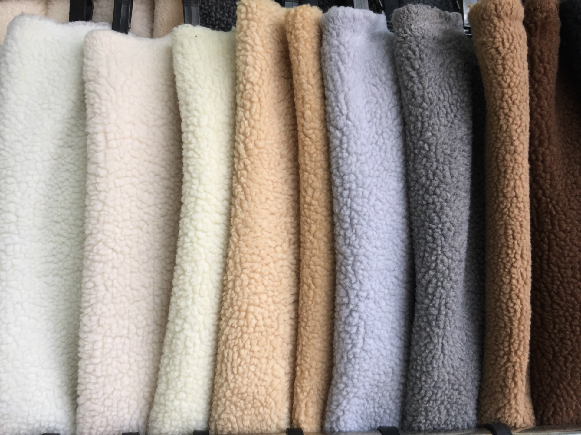 现货大粒羊羔毛面料 加厚羊羔绒毛绒 外套家纺玩具服装绒布料批发