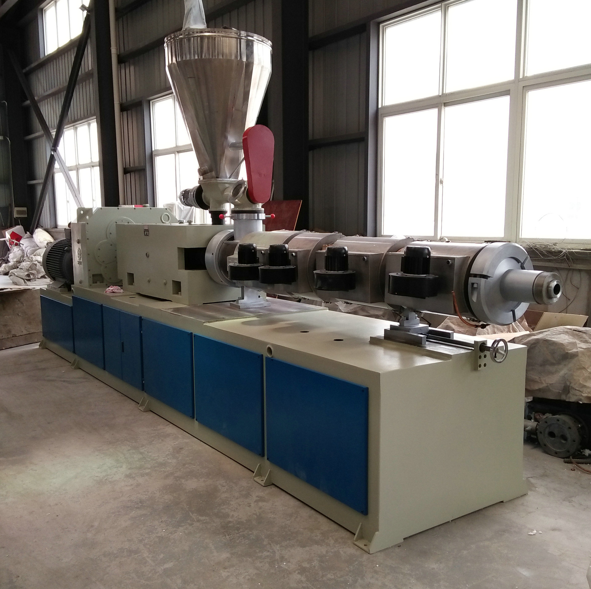 sjz80156pvc硬板材生产线锥形双螺杆挤出机pvc设备