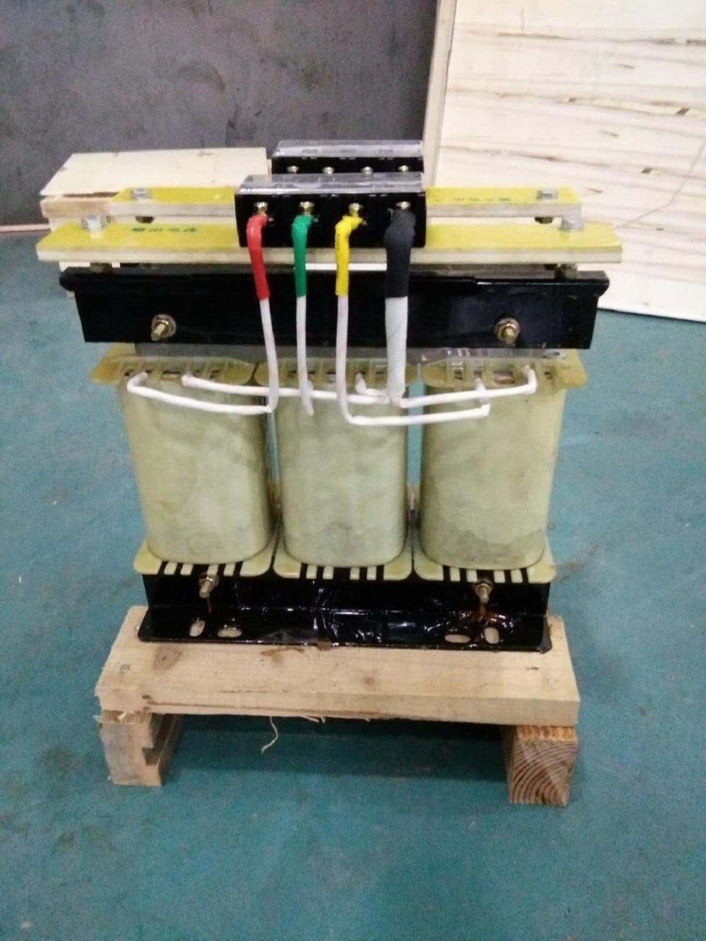 厂家批发变压器三相干式变压器380v转200v三相控制变压器