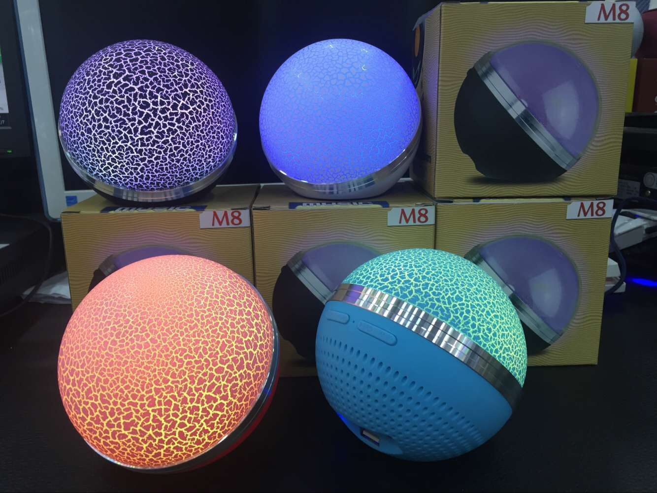 m8圆球裂纹彩灯蓝牙音箱糖果音响无线便携插卡音响