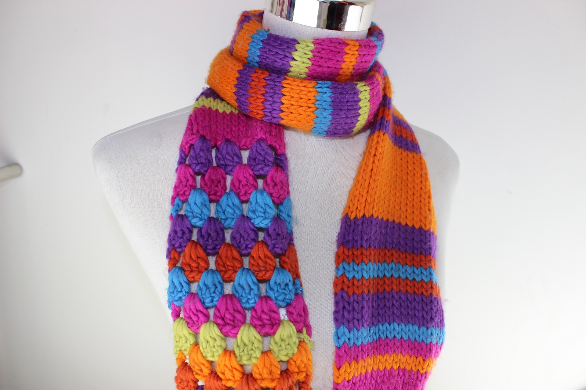 秋冬新款手工编织彩色流苏长围巾女士针织毛线厂家批发