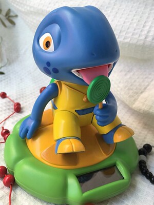 新款太阳能玩娃憨八龟系列精品汽车摆件内饰用品车载车饰摇头公仔