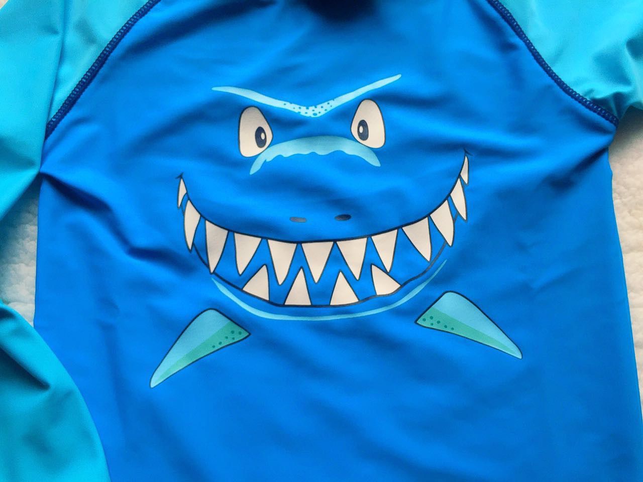 厂家特价亚缨鲨鱼男童长袖中裤分体式游泳衣