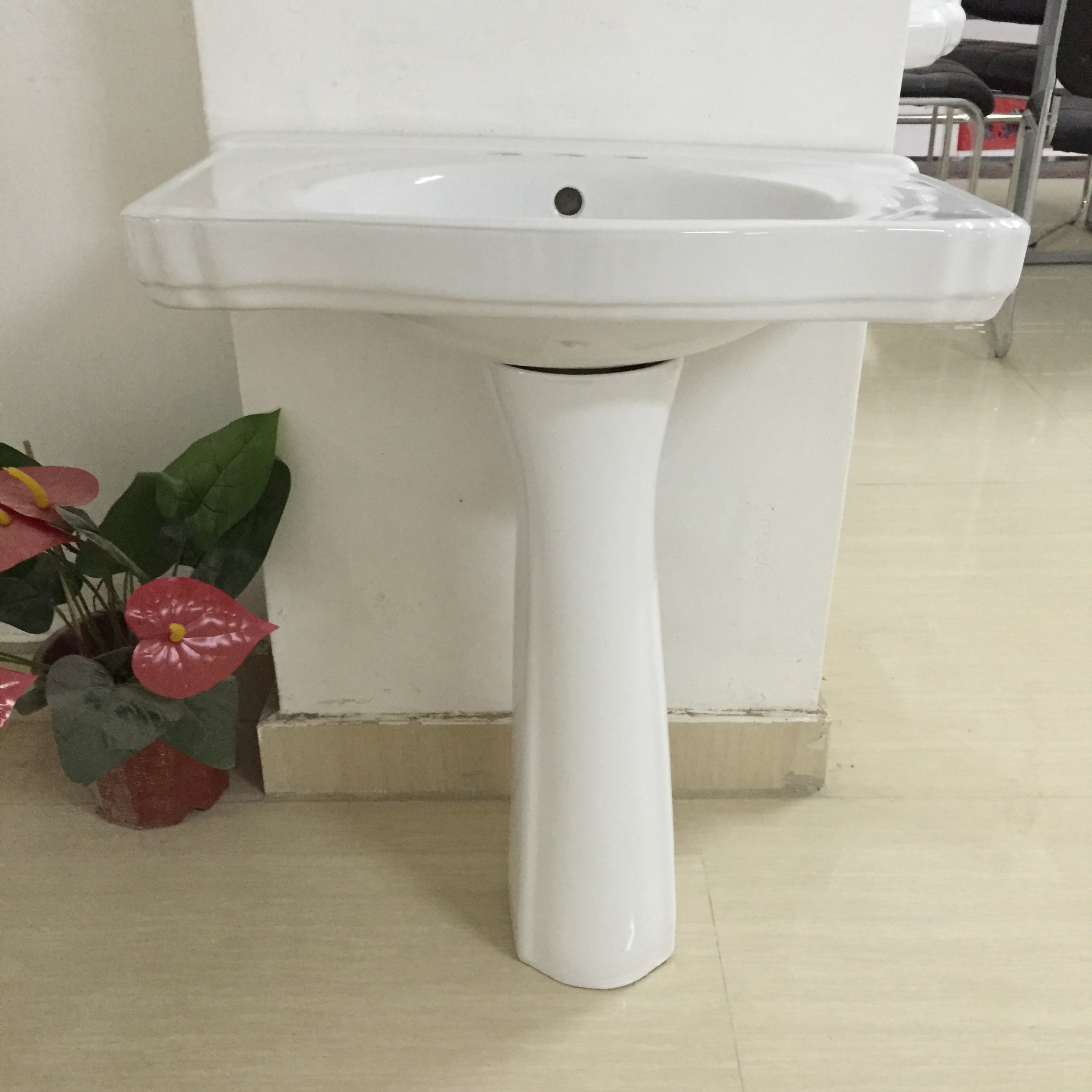 潮州厂家**陶瓷洗脸立柱盆 分体式洗手盆 oem贴标 热.