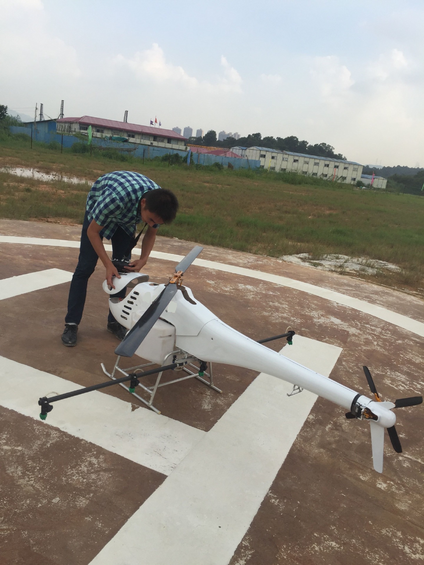 xyx-804农药喷洒无人机,植保无人机,电动无人直升机