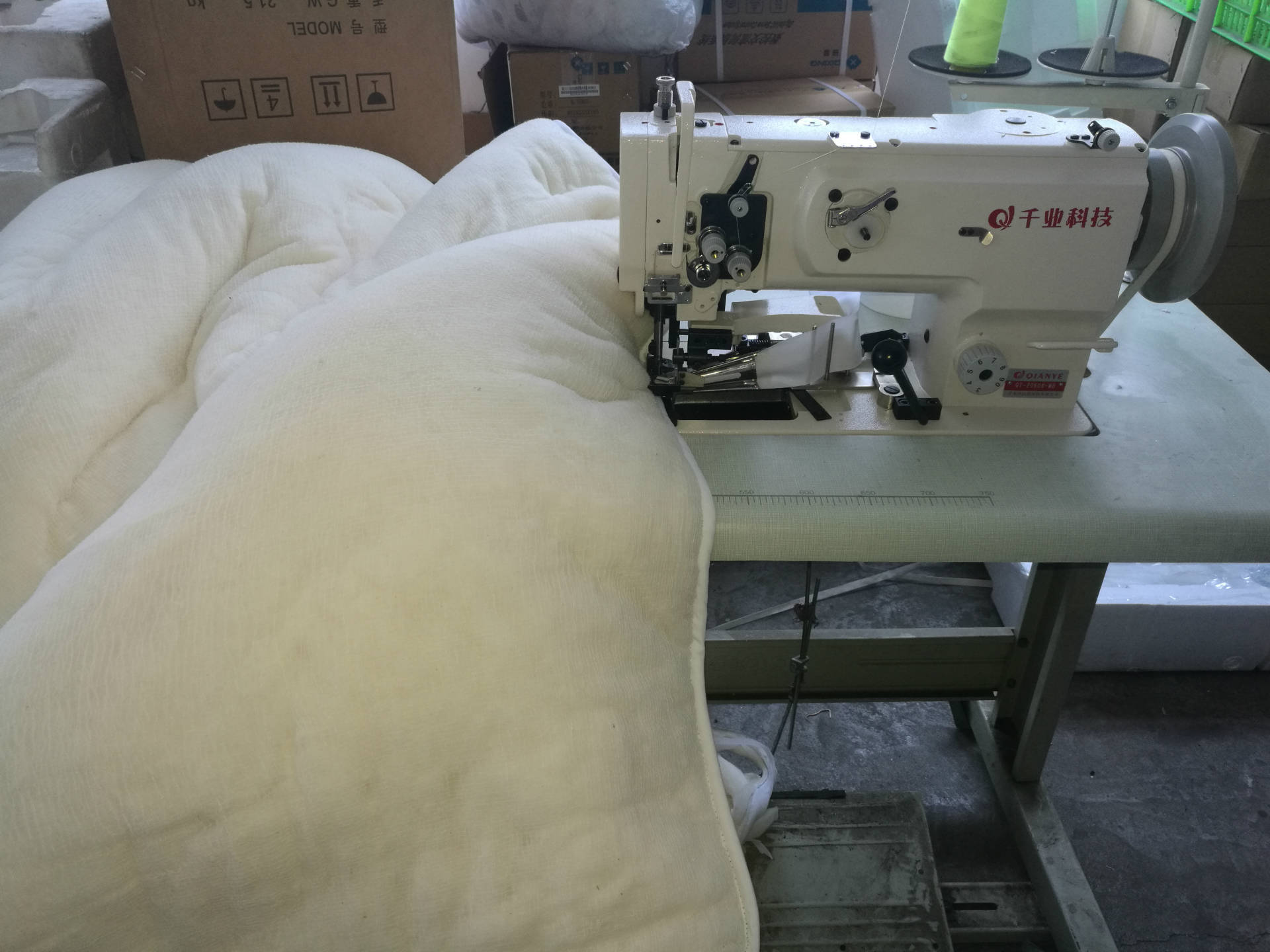 被子包边机 棉被包边机 被胎包边机 网套床垫切包一体缝纫机
