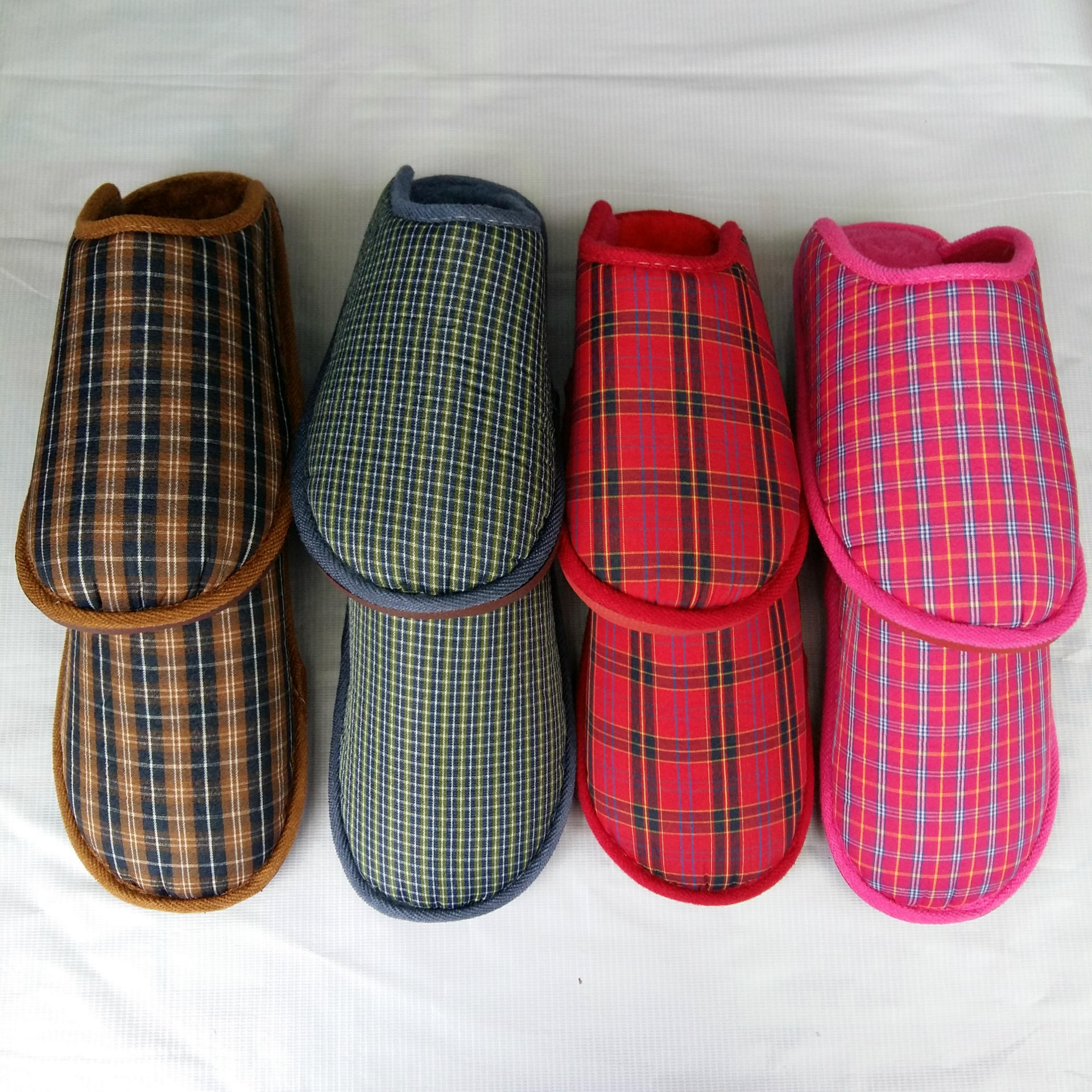 厂家直销地摊棉拖鞋 新款格子加厚毛绒防滑保暖拖鞋 送录音批发价