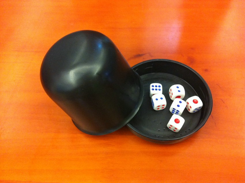 带底盖筛盅 6粒白底红蓝点骰子不乱飞大排档ktv喝酒玩大话骰