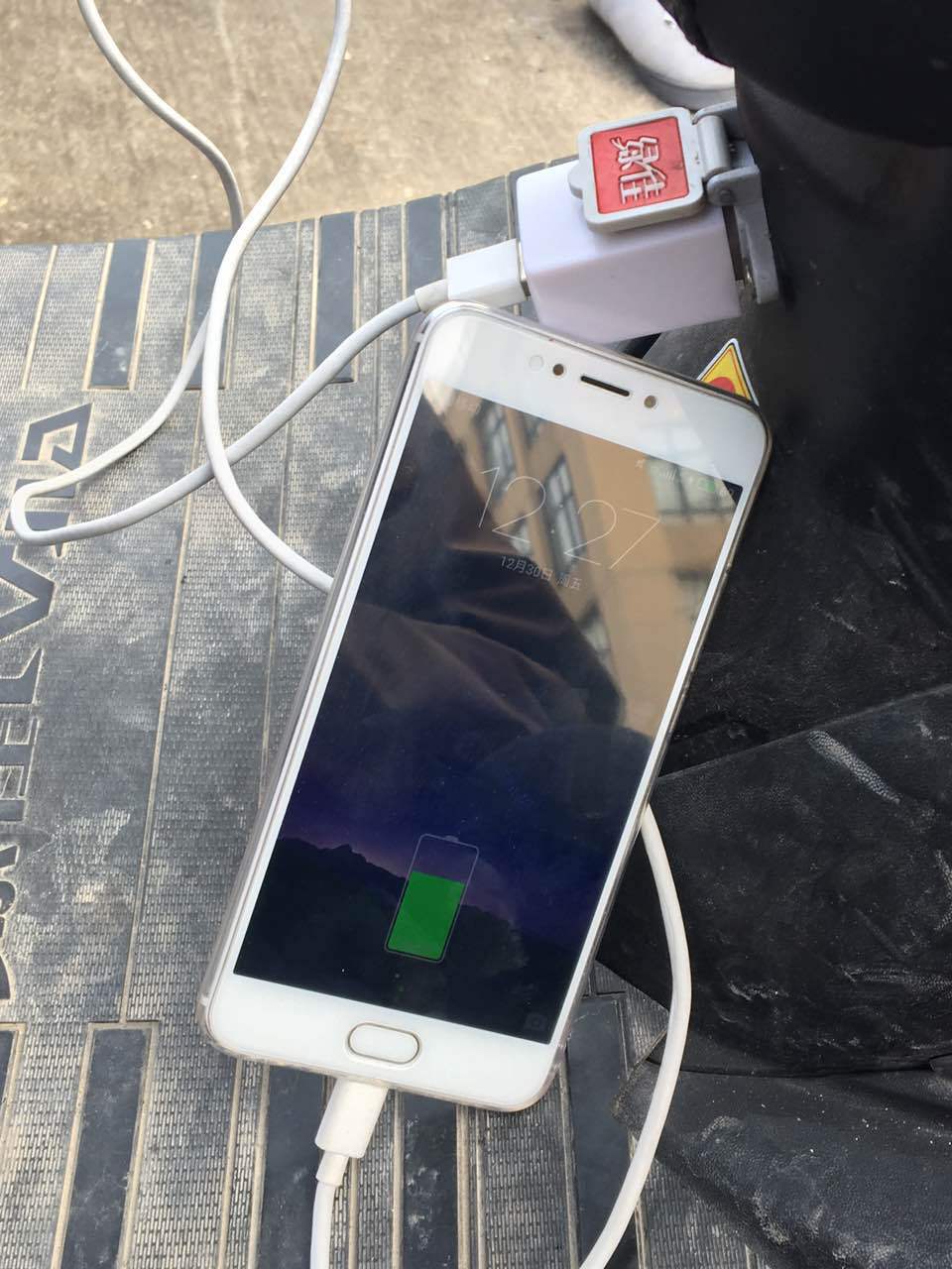 12-100v电动车手机充电器电瓶车载智能超级快充带数显 工厂直供-淘宝