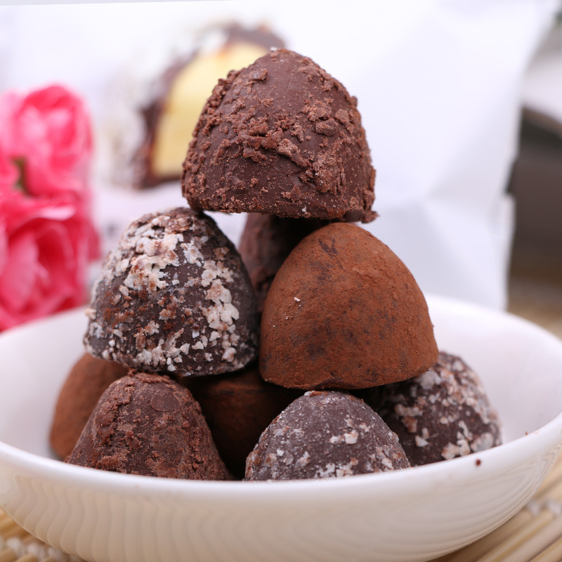 曼妃松露巧克力黑森林一箱5斤kiss香吻共6个口味