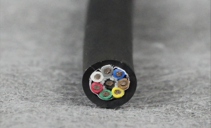 耐弯曲耐折,作为机床,拖链,机械手,伺服等需要高频率移动,弯曲的电缆