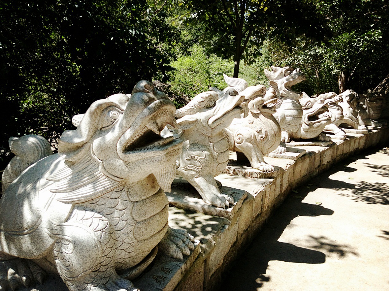 龙生九子的雕像,我这外行看也觉得工艺很精湛.