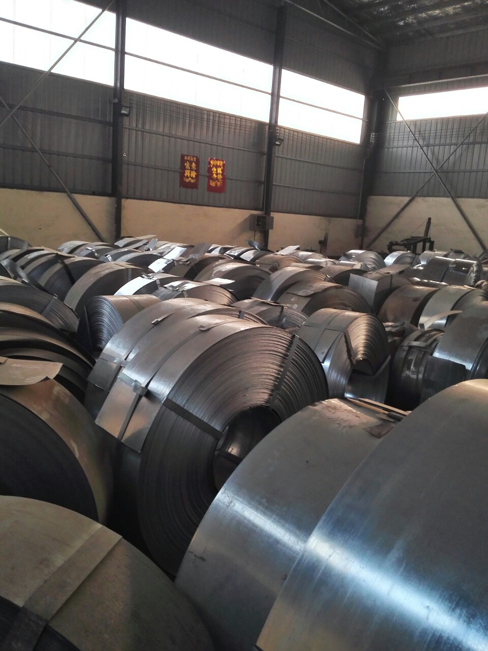 本厂生产销售各种型号热镀锌钢衬